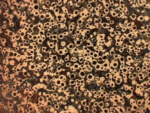 Schliffbild eines Silizium-legierten duktilen Gusseisen mit Sphärolithen für hochbelastete Bauteile aus Eisenguss in kleinen und mittleren Stückzahlen