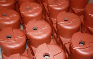 Viele Bauteile werden mit Oberflächenbehandlung geliefert – die einfachste Art ist die Tauchgrundierung rot-braun