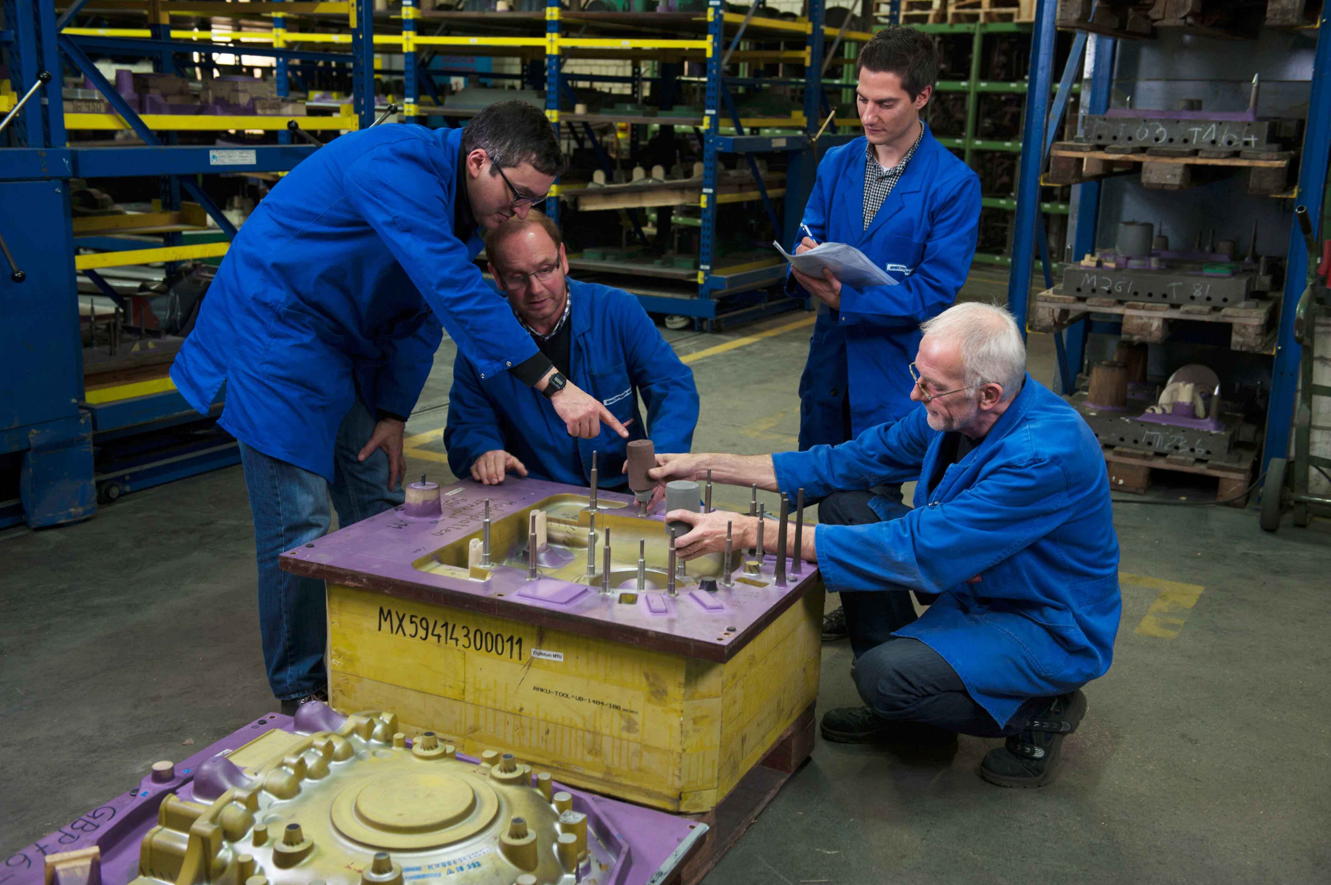 Überprüfung der Maßhaltigkeit eines Abgaskrümmer für den Motor eines Schiffsdiesel in der Abgasrückführung aus SiMo.