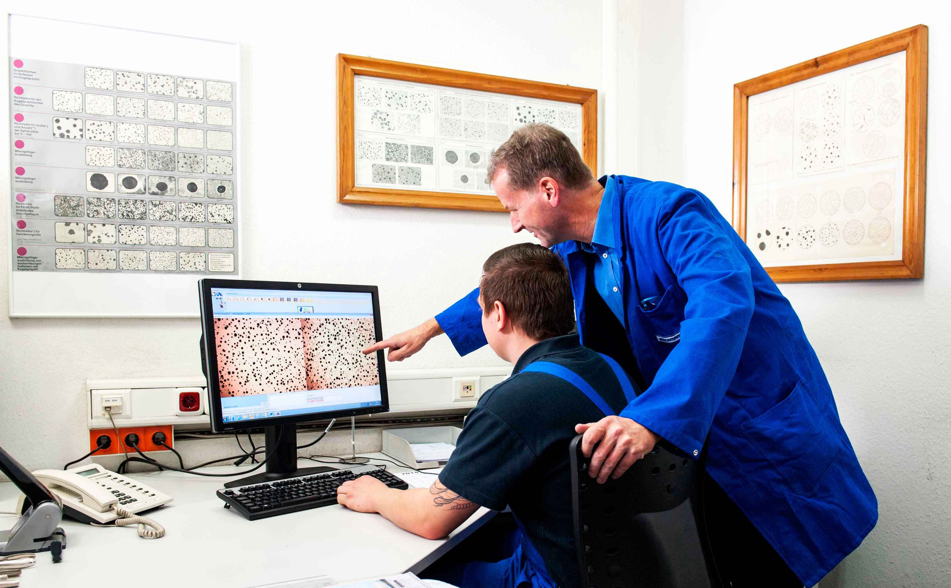Gusseisen-Nodularität-Mikroskopie analyzing the microstructure with an optical microscope microstructure, spherulites and nodularity in iron castings used for engineered iron castings made of grey cast iron, spheroidal graphite cast iron, ausferritic cast iron, SiMo, EN-GJL-250, EN-GJS-400-15 and Ni-Resist...