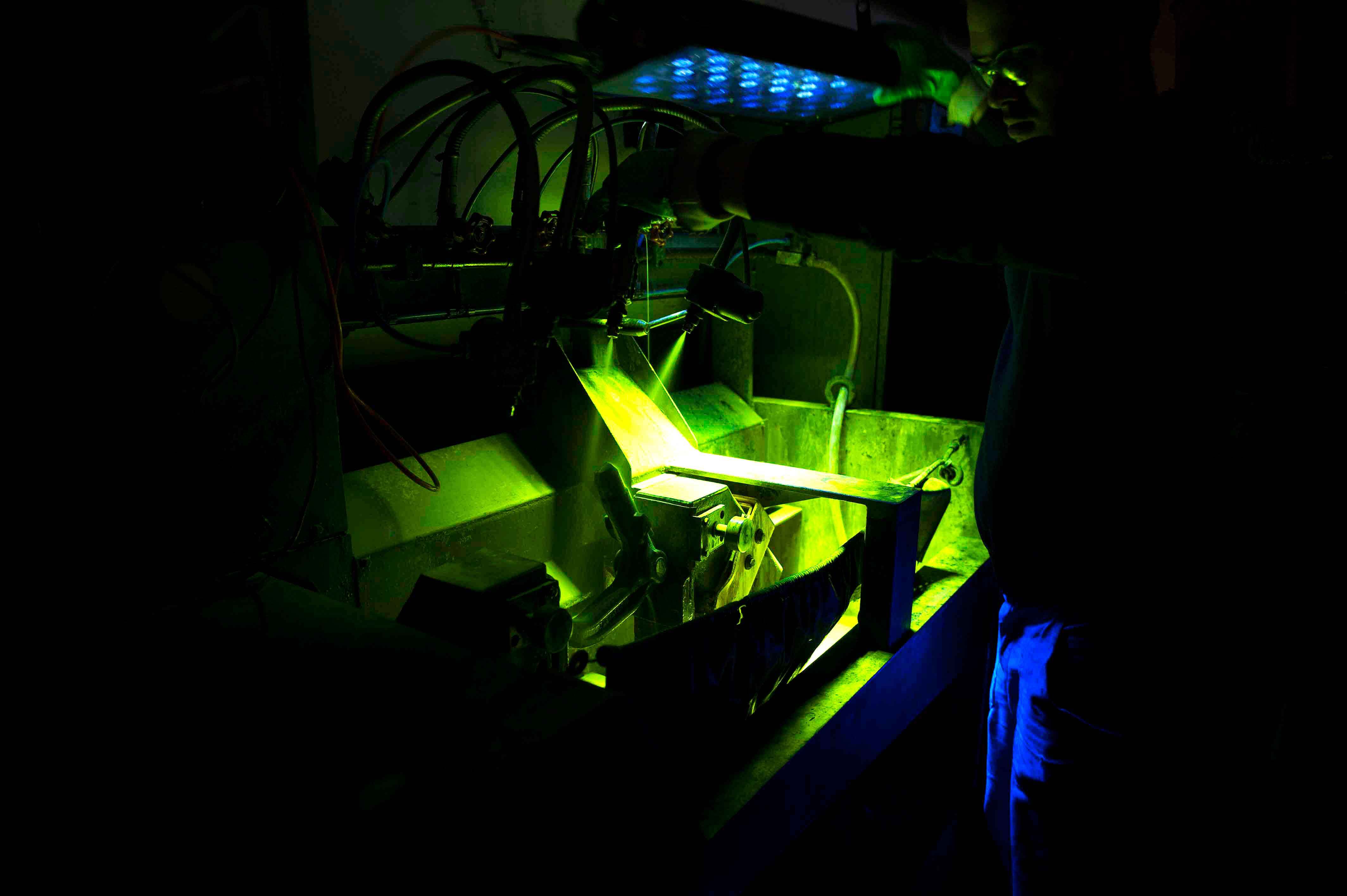 absense of cracks-ductile cast iron-iron castings The quality assurance checks all parts for automotive engineering for crack propagation, shrinkage and porosity