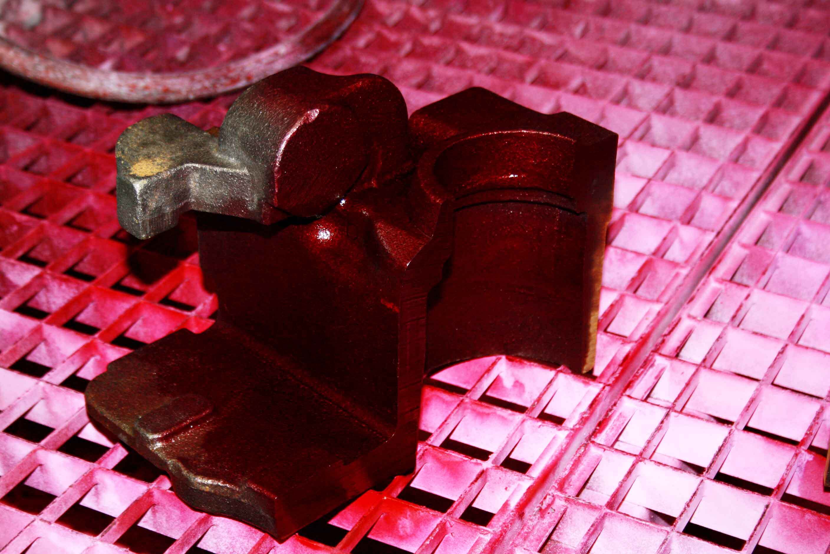 incipient crack-ductile iron-trailer coupling non-magnetic iron castings made as Ni-Resist for automotive applications like tow balls for trailer couplings are checked for incipient cracks and crack propagation and documented part per part.